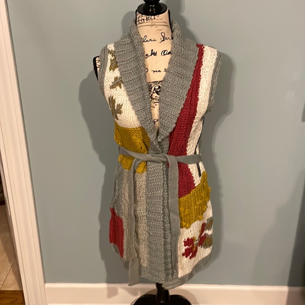 Vertigo Sweater vest